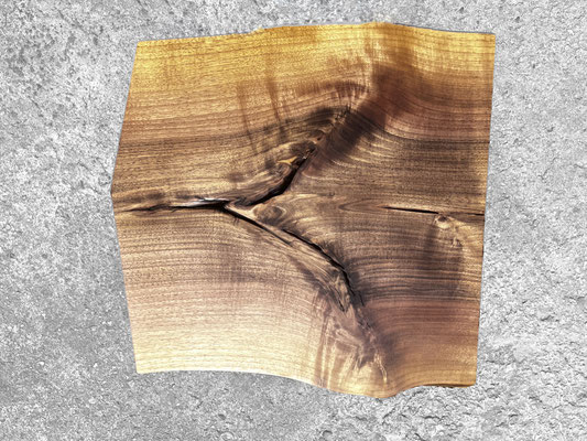 Bespoke art table T2623 in European Walnut – a rare art furniture archetype and high-tech sculpture with a touch of the wild, handcrafted for design lovers and art buyers by Jörg Pietschmann.