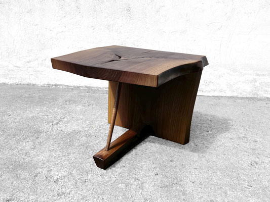 Bespoke art table T2623 in European Walnut – a rare art furniture archetype and high-tech sculpture with a touch of the wild, handcrafted for design lovers and art buyers by Jörg Pietschmann.