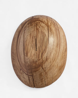 Harmonious designer bowl Oak V21024 – an evocative hollowed sculpture by Jörg Pietschmann, hand-finished to balance raw organic textures with sophisticated geometric mass, infusing modern spaces with the primeval elegance of the woods.