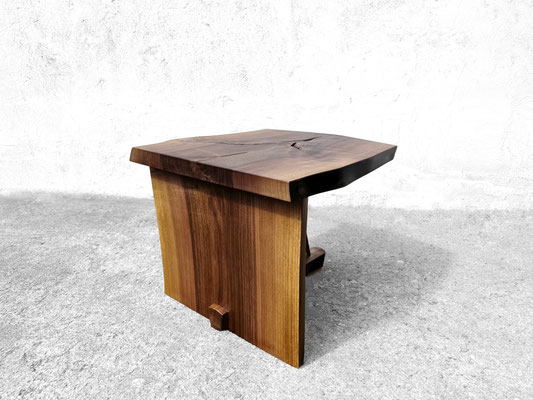 Bespoke art table T2623 in European Walnut – a rare art furniture archetype and high-tech sculpture with a touch of the wild, handcrafted for design lovers and art buyers by Jörg Pietschmann.
