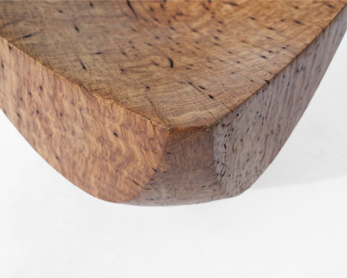 Fluid vessel sculpture ancient Oak V21294 – a breathtaking hollowed masterpiece by Jörg Pietschmann, balancing rich organic mass with refined contours to channel the timeless echo of the earth into premium contemporary environments.