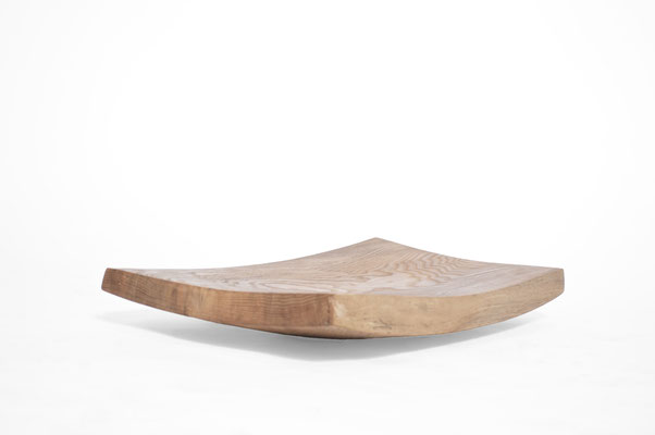 Monolithic artisan vessel Ash V2951 – an extraordinary hollowed masterpiece by Jörg Pietschmann, hand-carved to honor the dense, powerful structural character of the timber and ground luxury spaces with the eternal legacy of nature.