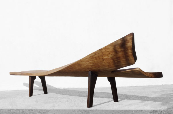 Monumental gallery bench B2251 in structured oak and deep smoked oak – an extraordinary 4-meter functional sculpture by Jörg Pietschmann, flawlessly hand-carved to balance rich organic mass with architectural presence, grounding premium spaces with the si