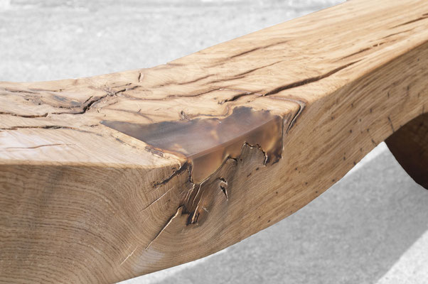Artisan sculpture bench B2441 in massive oak – a breathtaking art furniture centerpiece by Jörg Pietschmann, mindfully sculpted to honor the deep lines of time and anchor the untouched heritage of the woods within exceptional interiors.