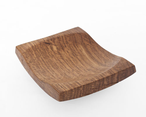 Fluid vessel sculpture ancient Oak V21014 – a breathtaking hollowed masterpiece by Jörg Pietschmann, balancing rich organic mass with refined contours to channel the timeless echo of the earth into premium contemporary environments