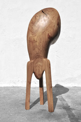 Geometric oak art object V1376 – a striking fusion of sharp architectural angles and organic wood textures, handcrafted to perfection by artist Jörg Pietschmann.