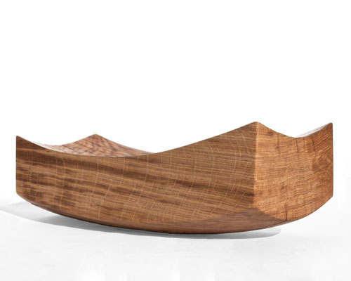 Archaic designer bowl V21394 – an evocative hollowed sculpture by Jörg Pietschmann, hand-finished to celebrate the raw fissures and intricate topography of ancient timber, bringing the pristine rhythm of the earth into exceptional modern interiors.