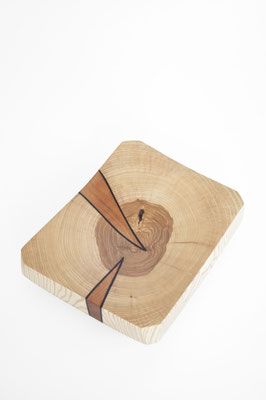 Elegant artisan bowl in rich Ash and cherry wood – a contemplative hollowed artwork by Jörg Pietschmann, mindfully shaped to reveal the warm, poetic undertones of the grain and enrich sophisticated spaces with a calm, timeless presence.