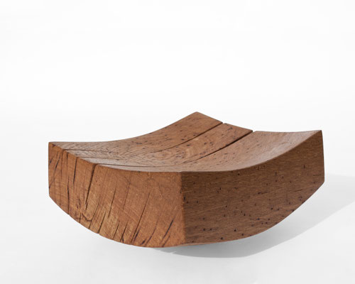 Contemplative artisan bowl Oak V21304 – a profound hollowed sculpture by Jörg Pietschmann, masterfully shaped to reveal the dark, hidden layers of the timber's history and enrich sophisticated spaces with the mystic echo of the woodlands.