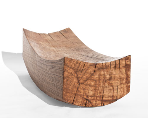 Archaic designer bowl V21394 – an evocative hollowed sculpture by Jörg Pietschmann, hand-finished to celebrate the raw fissures and intricate topography of ancient timber, bringing the pristine rhythm of the earth into exceptional modern interiors.