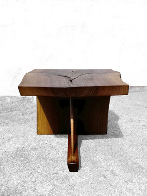 Bespoke art table T2623 in European Walnut – a rare art furniture archetype and high-tech sculpture with a touch of the wild, handcrafted for design lovers and art buyers by Jörg Pietschmann.
