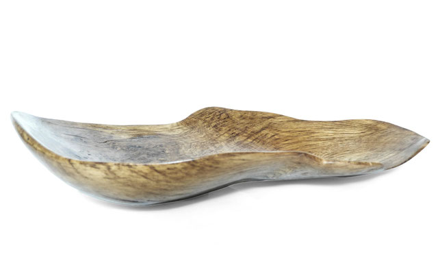 Ancestral gallery vessel Oak V0295 – a profound hollowed artwork by Jörg Pietschmann, masterfully shaped to expose the rich, organic soul of the timber and elevate high-end environments with the primal spirit of the wilderness.