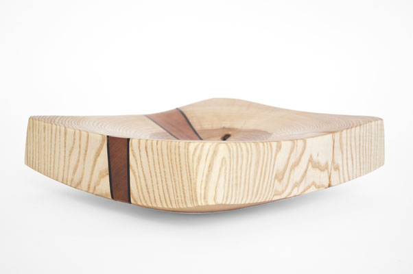 Elegant artisan bowl in rich Ash and cherry wood – a contemplative hollowed artwork by Jörg Pietschmann, mindfully shaped to reveal the warm, poetic undertones of the grain and enrich sophisticated spaces with a calm, timeless presence.