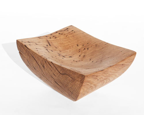 Ancestral vessel sculpture ancient Oak V21084 – a profound hollowed artwork by Jörg Pietschmann, masterfully shaped to expose the rich, weathered character of the timber and fill high-end spaces with the archaic soul of the forest.