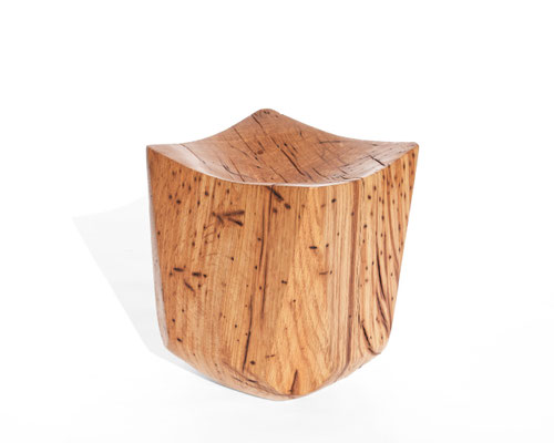 Architectural vessel sculpture ancient Oak V21124 – a powerful hollowed artwork by Jörg Pietschmann, sculpted to honor the deep-grained character of ancient trunks and ground premium interiors with the raw, unwritten history of the woods.