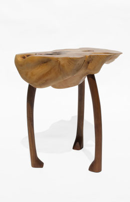 T2636 · Olive, Walnut · Jörg Pietschmann. Wooden table T2636 in Olive and Walnut – a functional sculpture and unique centerpiece blending high-tech design with a touch of the wild, handcrafted for the modern art collector.
