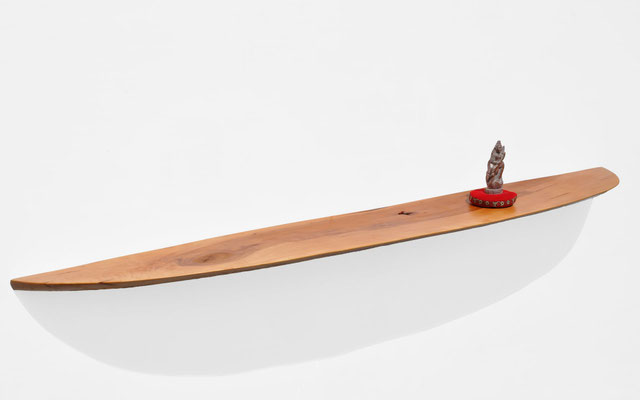 Exceptional wall sculpture W2546 – a breathtaking floating masterpiece by Jörg Pietschmann, mindfully hand-carved to celebrate the dramatic topography of rare wood and anchor the untamed poetry of the forest within exceptional contemporary interiors.