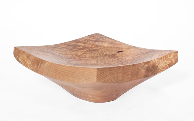 Fluid vessel sculpture V2921 in fine ash – a breathtaking hollowed masterpiece by Jörg Pietschmann, balancing rich organic mass with refined contours to channel the timeless echo of the earth into premium contemporary environments.