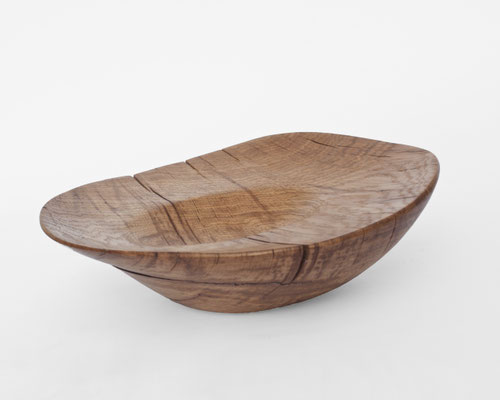 Harmonious designer bowl Oak V21024 – an evocative hollowed sculpture by Jörg Pietschmann, hand-finished to balance raw organic textures with sophisticated geometric mass, infusing modern spaces with the primeval elegance of the woods.