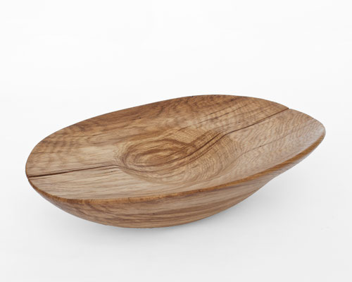 Harmonious designer bowl Oak V21024 – an evocative hollowed sculpture by Jörg Pietschmann, hand-finished to balance raw organic textures with sophisticated geometric mass, infusing modern spaces with the primeval elegance of the woods.