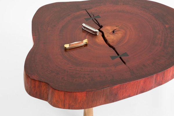 Statuesque artisan table T1014 – a breathtaking art furniture centerpiece by Jörg Pietschmann, mindfully sculpted to honor the deep lines of time and anchor the untouched heritage of the woods within exceptional interiors