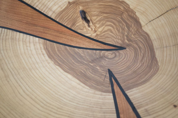 Elegant artisan bowl in rich Ash and cherry wood – a contemplative hollowed artwork by Jörg Pietschmann, mindfully shaped to reveal the warm, poetic undertones of the grain and enrich sophisticated spaces with a calm, timeless presence.