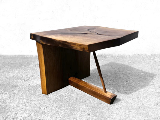 Bespoke art table T2623 in European Walnut – a rare art furniture archetype and high-tech sculpture with a touch of the wild, handcrafted for design lovers and art buyers by Jörg Pietschmann.