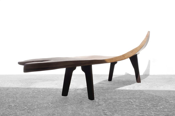Monumental gallery bench B2251 in structured oak and deep smoked oak – an extraordinary 4-meter functional sculpture by Jörg Pietschmann, flawlessly hand-carved to balance rich organic mass with architectural presence, grounding premium spaces with the si