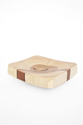 Elegant artisan bowl in rich Ash and cherry wood – a contemplative hollowed artwork by Jörg Pietschmann, mindfully shaped to reveal the warm, poetic undertones of the grain and enrich sophisticated spaces with a calm, timeless presence.