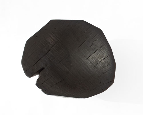 Sculptural gallery vessel Oak oxidized V21274 – an elegant hollowed artwork by Jörg Pietschmann, thoughtfully crafted to highlight the rhythmic grain patterns and capture the organic poetry of time within a sophisticated silhouette.