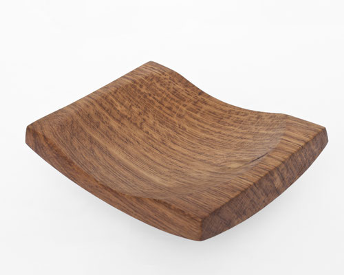 Fluid vessel sculpture ancient Oak V21014 – a breathtaking hollowed masterpiece by Jörg Pietschmann, balancing rich organic mass with refined contours to channel the timeless echo of the earth into premium contemporary environments