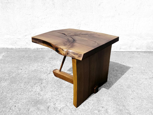 Bespoke art table T2623 in European Walnut – a rare art furniture archetype and high-tech sculpture with a touch of the wild, handcrafted for design lovers and art buyers by Jörg Pietschmann.