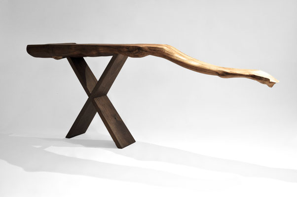 Monolithic artisan stand C1257 in wild beech root and walnut – a commanding art furniture centerpiece by Jörg Pietschmann, anchoring the unyielding spirit of the wildwood within exceptional interiors.