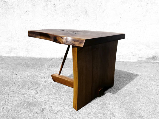 Bespoke art table T2623 in European Walnut – a rare art furniture archetype and high-tech sculpture with a touch of the wild, handcrafted for design lovers and art buyers by Jörg Pietschmann.