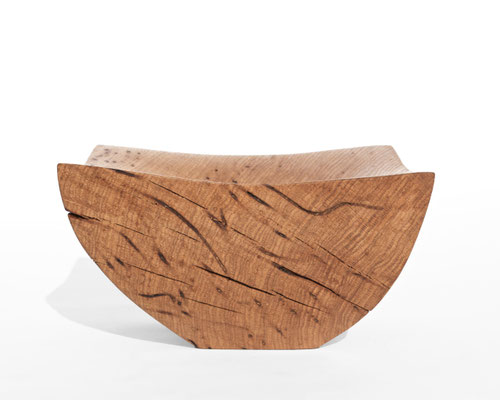 Ancestral vessel sculpture V21084 – a profound hollowed artwork by Jörg Pietschmann, masterfully shaped to expose the rich, weathered character of the timber and fill high-end spaces with the archaic soul of the forest.