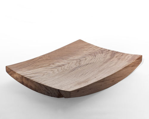 Harmonious designer bowl V21374 – an evocative hollowed sculpture by Jörg Pietschmann, hand-finished to balance raw organic textures with sophisticated geometric mass, infusing modern spaces with the primeval elegance of the woods.