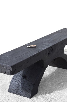 Dynamic sculpture bench B2140 in massive poplar , charred– an extraordinary functional sculpture by Jörg Pietschmann, mindfully carved to elevate the natural flow of the grain and enrich contemporary spaces with the living memory of nature.