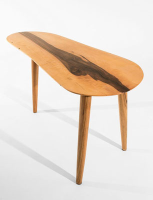 Archaic designer table T0177 – a monumental functional sculpture by Jörg Pietschmann, celebrating the dense growth and rugged fissures of ancient timber to bring the eternal rhythm of the wildwood into premium minimalist spaces.
