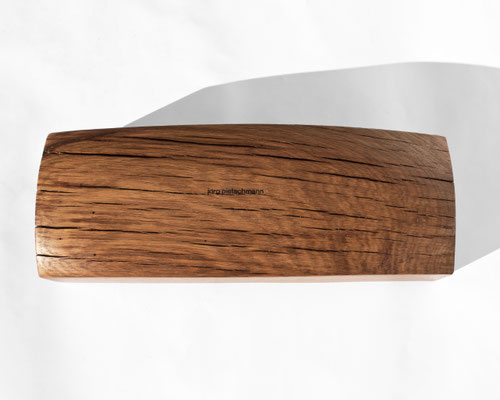 Archaic designer bowl V21394 – an evocative hollowed sculpture by Jörg Pietschmann, hand-finished to celebrate the raw fissures and intricate topography of ancient timber, bringing the pristine rhythm of the earth into exceptional modern interiors.
