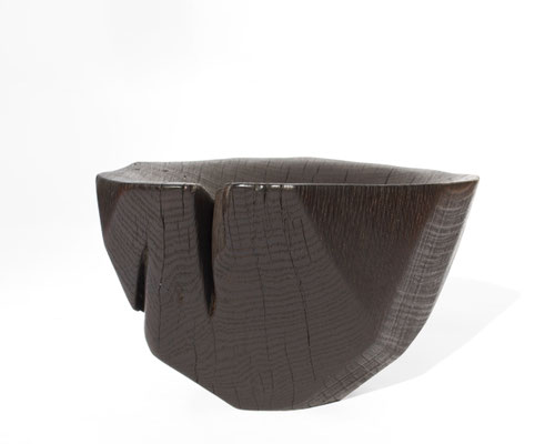 Sculptural gallery vessel Oak oxidized V21274 – an elegant hollowed artwork by Jörg Pietschmann, thoughtfully crafted to highlight the rhythmic grain patterns and capture the organic poetry of time within a sophisticated silhouette.