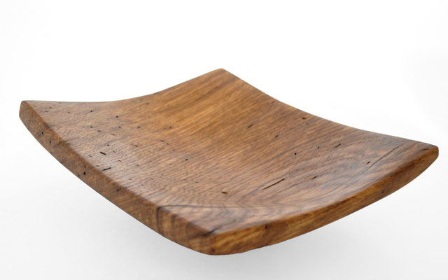Rustic oak art bowl V21464 – a unique timber sculpture by Jörg Pietschmann, deliberately leaving natural bark accents or rough textures to form a stunning bridge between nature and fine art.