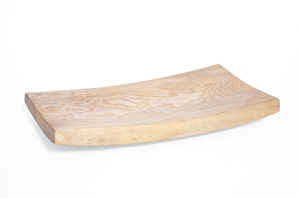 Monolithic artisan vessel Ash V2951 – an extraordinary hollowed masterpiece by Jörg Pietschmann, hand-carved to honor the dense, powerful structural character of the timber and ground luxury spaces with the eternal legacy of nature.