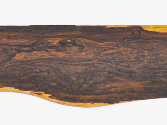 Fluid floating console W1224 in wild-grained ziricote – a breathtaking art furniture piece by Jörg Pietschmann, balancing organic mass with refined contours to channel the timeless echo of the earth.