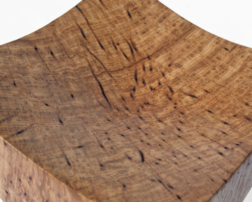 Fluid vessel sculpture ancient Oak V21294 – a breathtaking hollowed masterpiece by Jörg Pietschmann, balancing rich organic mass with refined contours to channel the timeless echo of the earth into premium contemporary environments.