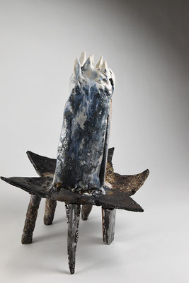 Soucoupe filante, 2025. Grés émaillé , métal H43cm