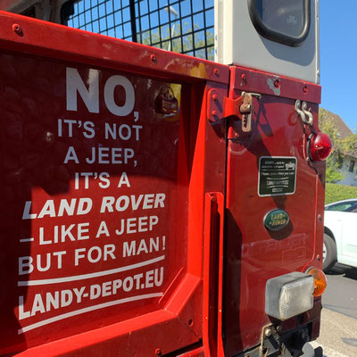 Gestaltete und produzierte Logoaufkleber für „Landy Depot“, Landrover-Ersatzteileshop und Werkstatt in Wiesbaden-Diedenbergen