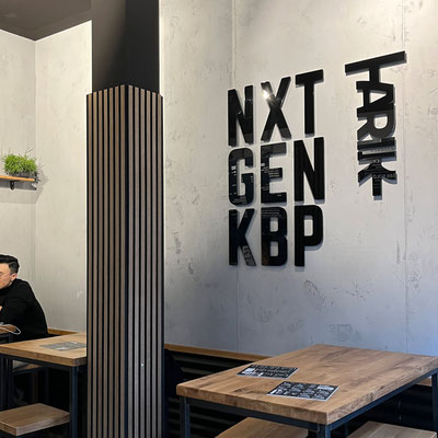 NXT GEN KBP, Wandlogo aus Acryl
