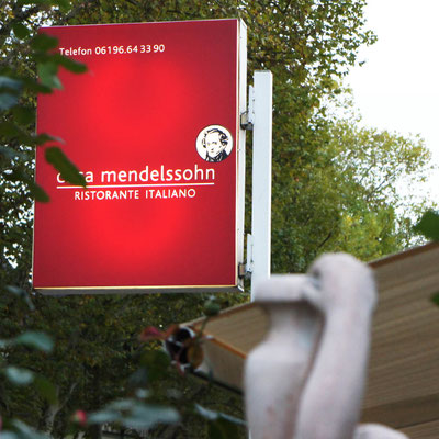 CASA MENDELSSOHN, Außenwerbung