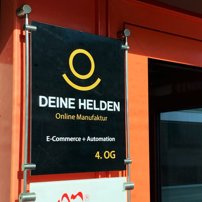 DEINE HELDEN, Werbeschilder