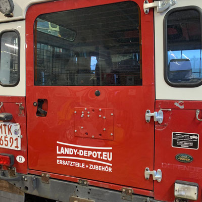 Gestaltete und produzierte Logoaufkleber für „Landy Depot“, Landrover-Ersatzteileshop und Werkstatt in Wiesbaden-Diedenbergen